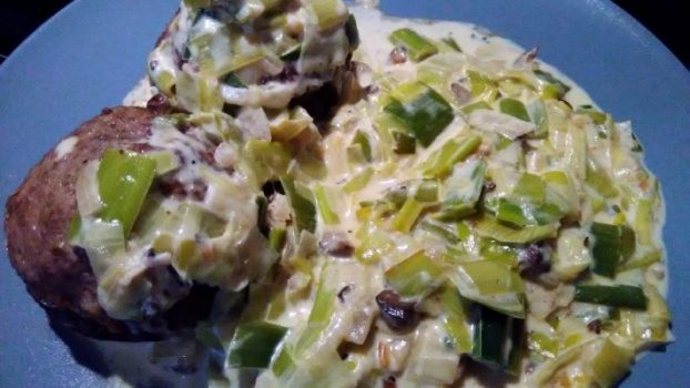 Baked Stuffed Mushrooms & Creamed Leeks - KetoKookin'