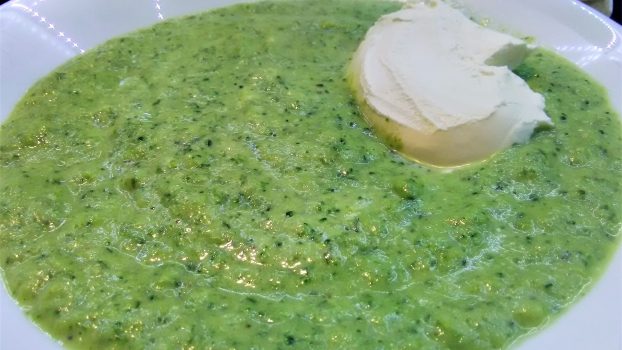 Broccoli Avocado Cream Soup - With Cream Cheese - KetoKookin'