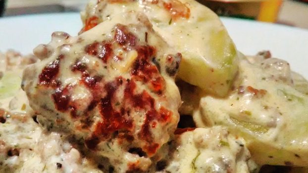 Creamed Ground Beef - With Cucumber - KetoKookin'