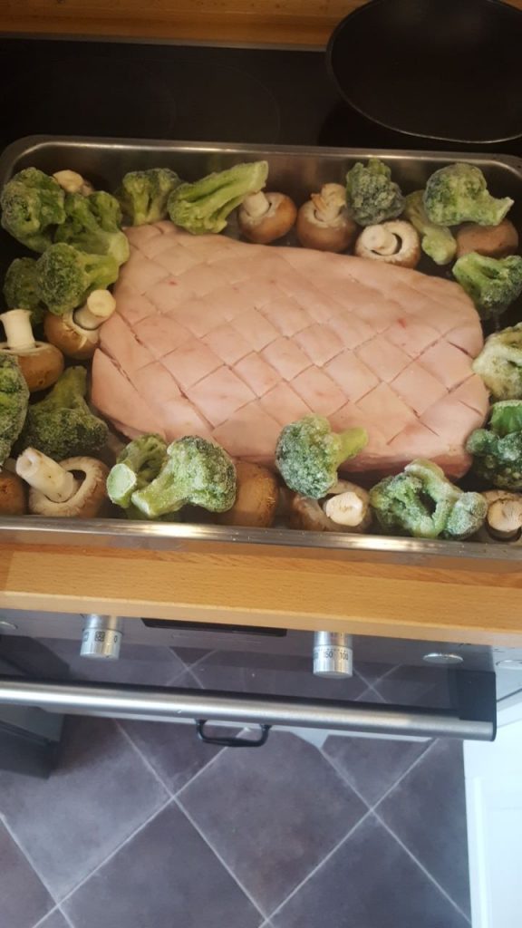 Pork belly & veggies - 2.5 kilogram - 5lbs