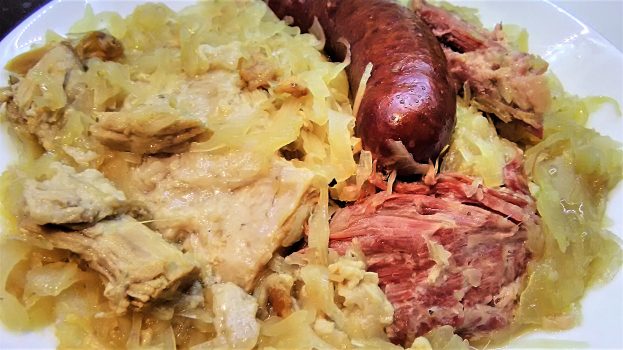 Sauerkraut Recipe - With Pork And Mettwurst - KetoKookin'