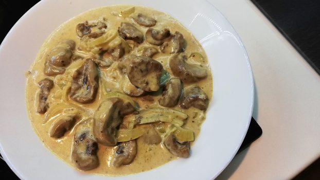 Calf Kidney in Cream Sauce